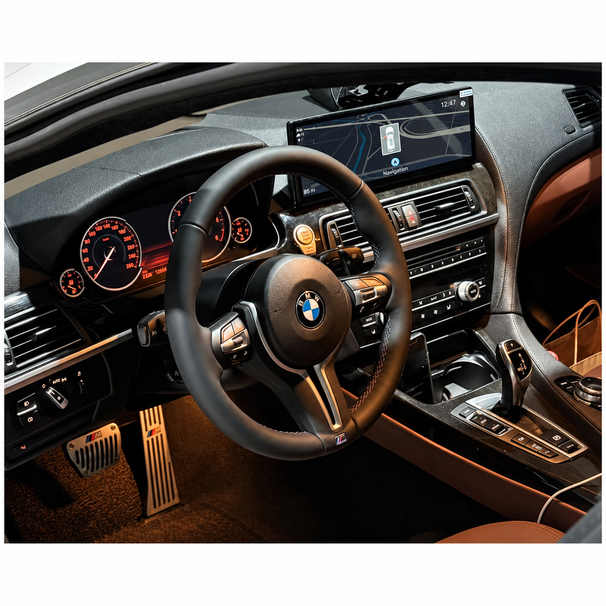Navigation display and accessories — English product illustration